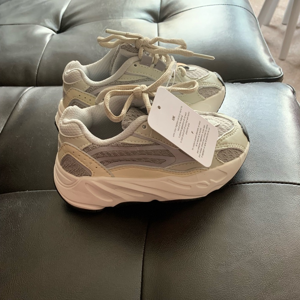 Infant/toddler sneakers
